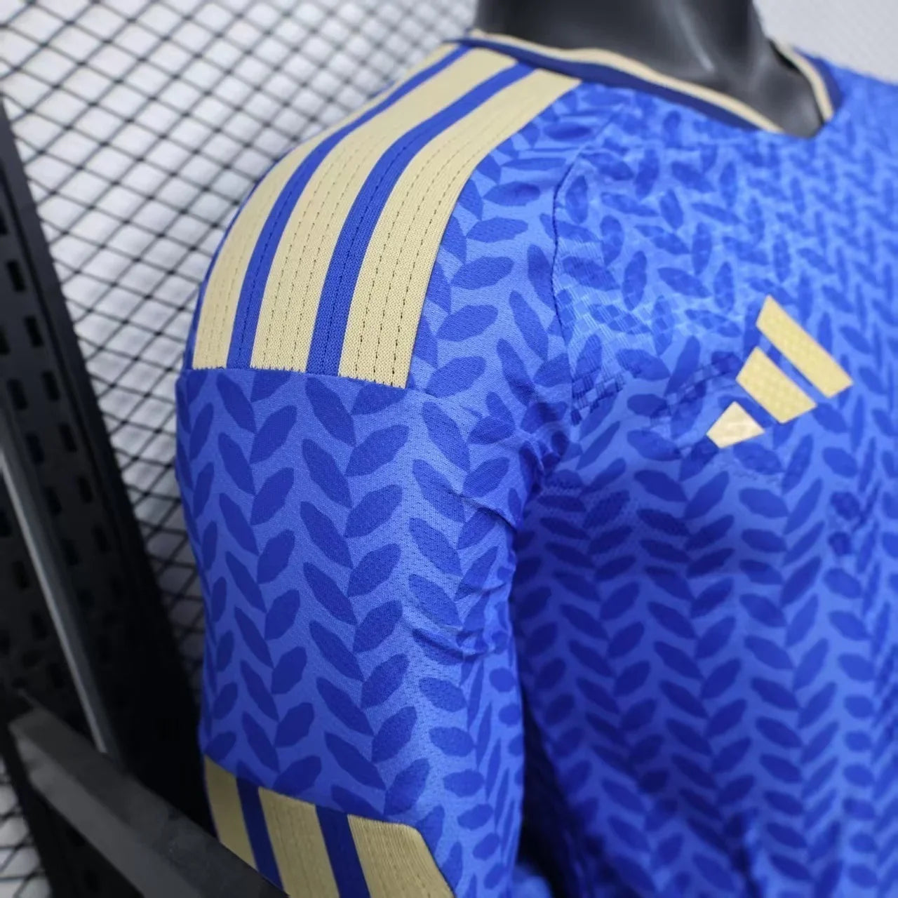 Maillot Italie manches longues Coupe du Monde 2026 Le 12-ème Maillot, vue de face, détails du design et logo national visible.