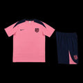 Ensemble Atlético Madrid Le 12 -ème Maillot, maillot de football rouge et blanc avec logo du club et détails en bleu.