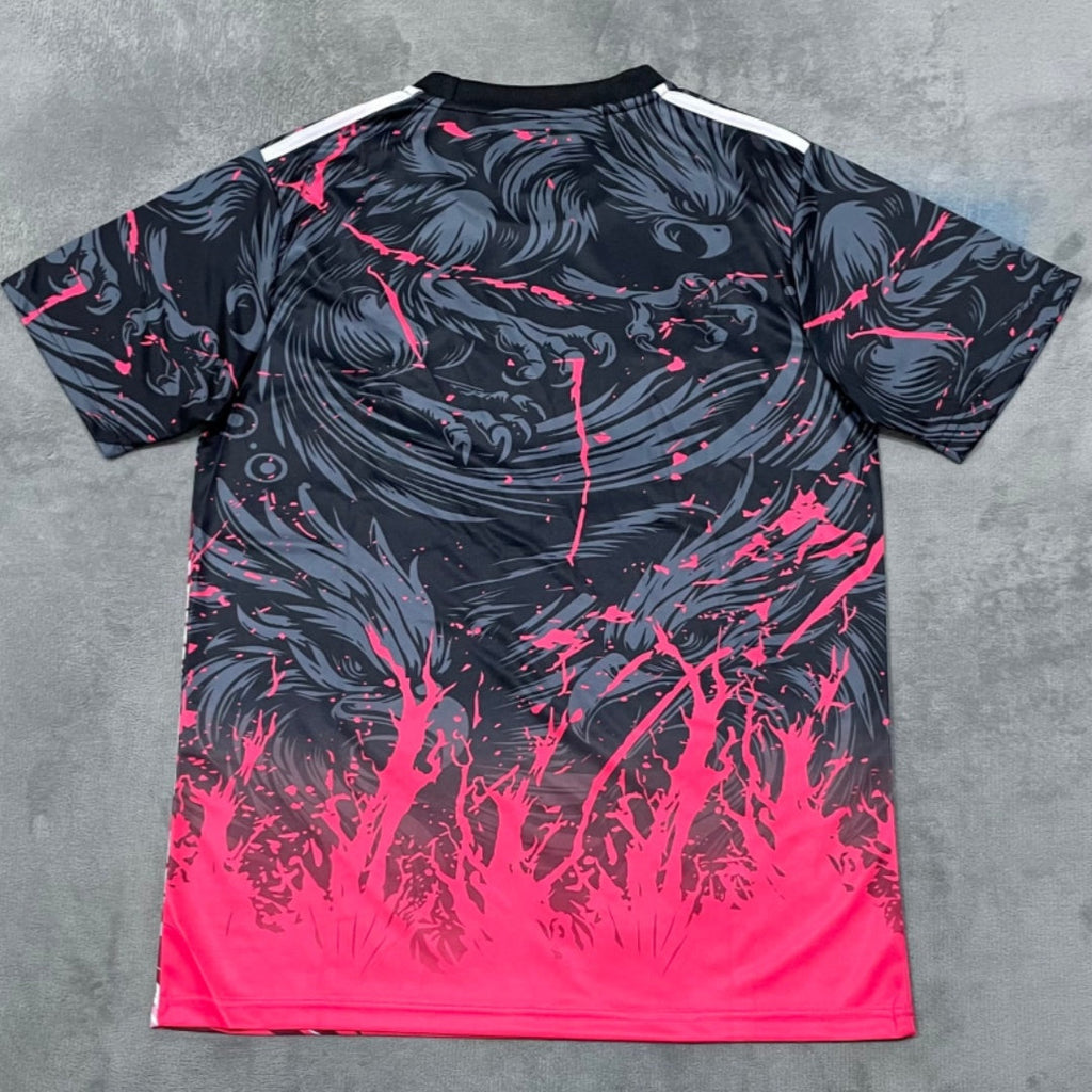 Maillot de football Liverpool Rose 25/26, modèle spécial Eagle, de la marque Le 12 -ème Maillot, vue frontale.