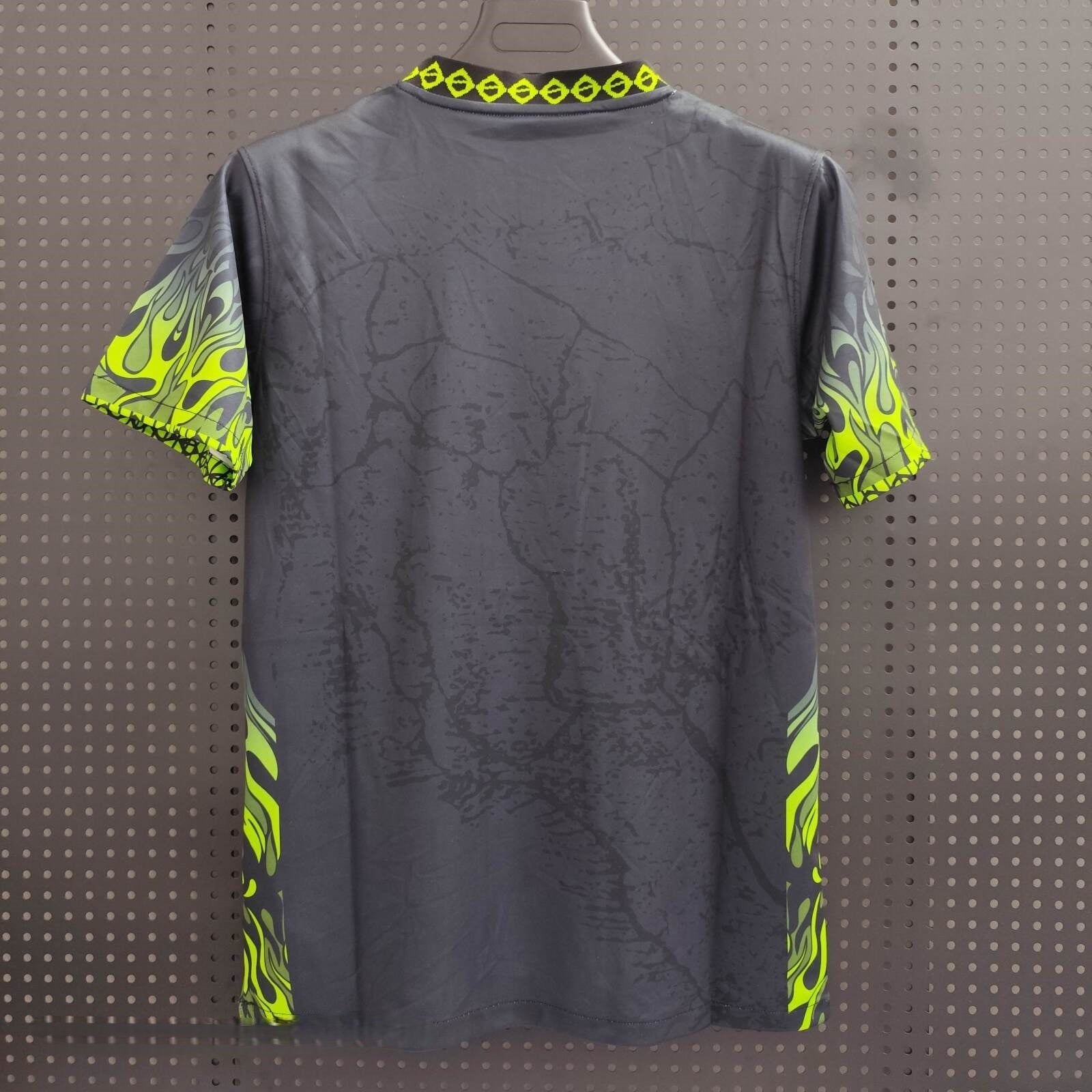Maillot de football pour enfants Le 12 -ème Maillot, modèle Brésil spécial gris 25/26, vue front avec logo et détails.