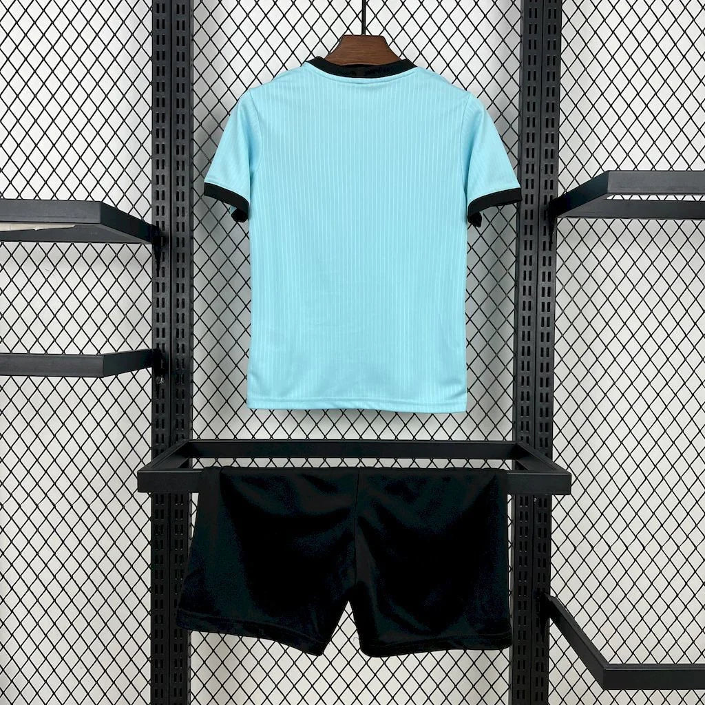 Maillot enfant Allemagne 2025 Le 12 -ème Kit avec maillot rouge et blanc, détails de l'équipe nationale allemande, vue de face