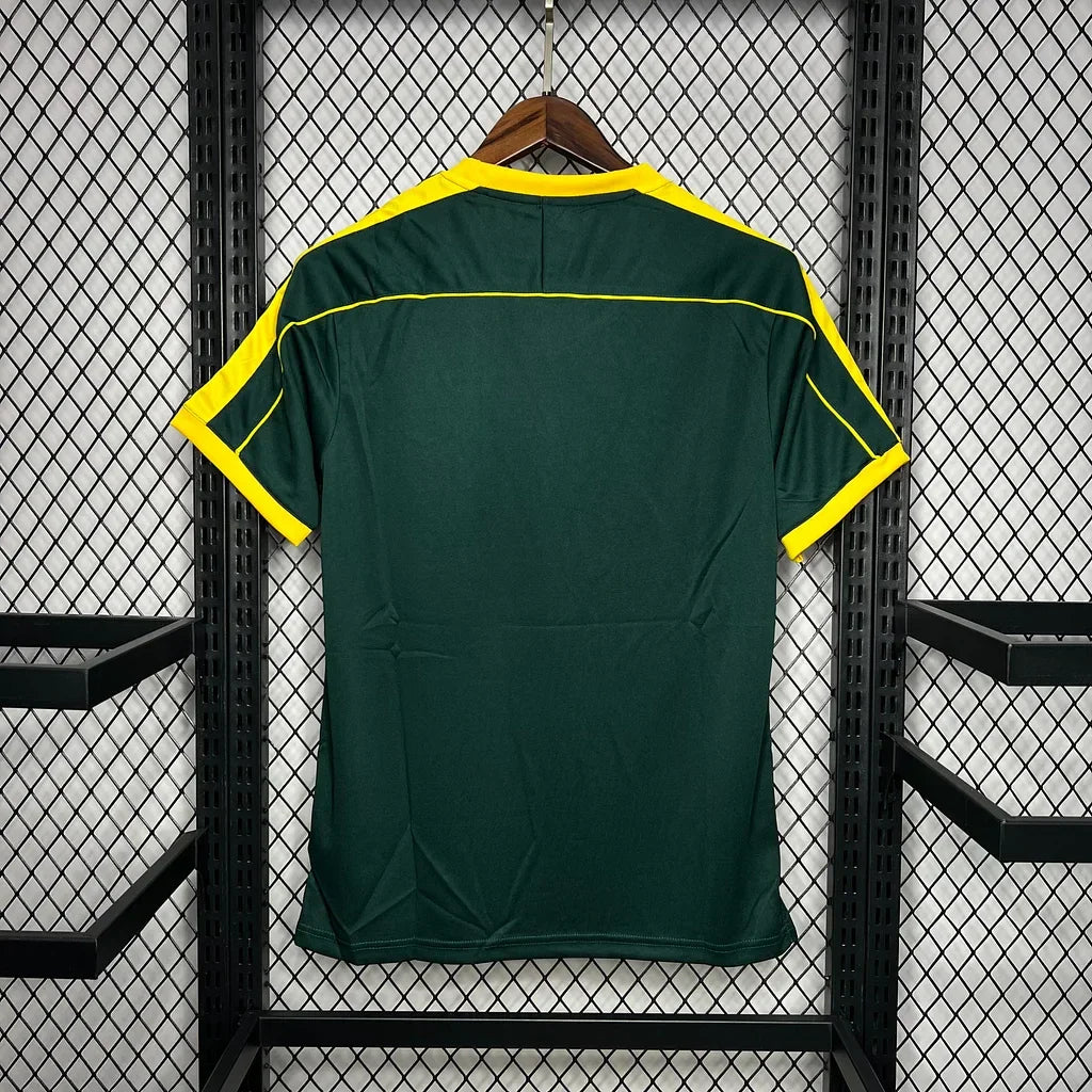 Maillot de football Brésil rétro 1998, modèle Le 12ème Maillot, vue front avec logo et détails traditionnels.
