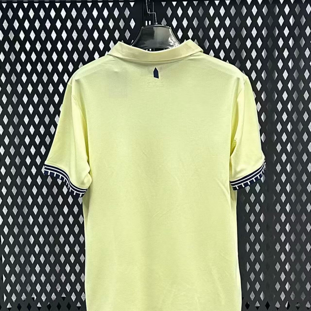Maillot extérieur Everton 25/26, marque Le 12 -ème Maillot, vue en gros plan avec logo et détails du maillot.