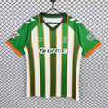 Maillot 26/27 Betis Le 12 -ème Maillot, maillot de football vert avec logo et détails du club Betis Sevilla, vue de face.