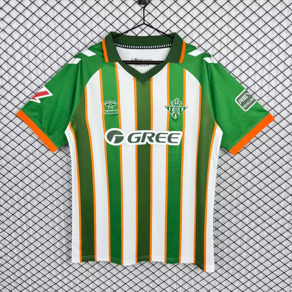 Maillot 26/27 Betis Le 12 -ème Maillot, maillot de football vert avec logo et détails du club Betis Sevilla, vue de face.