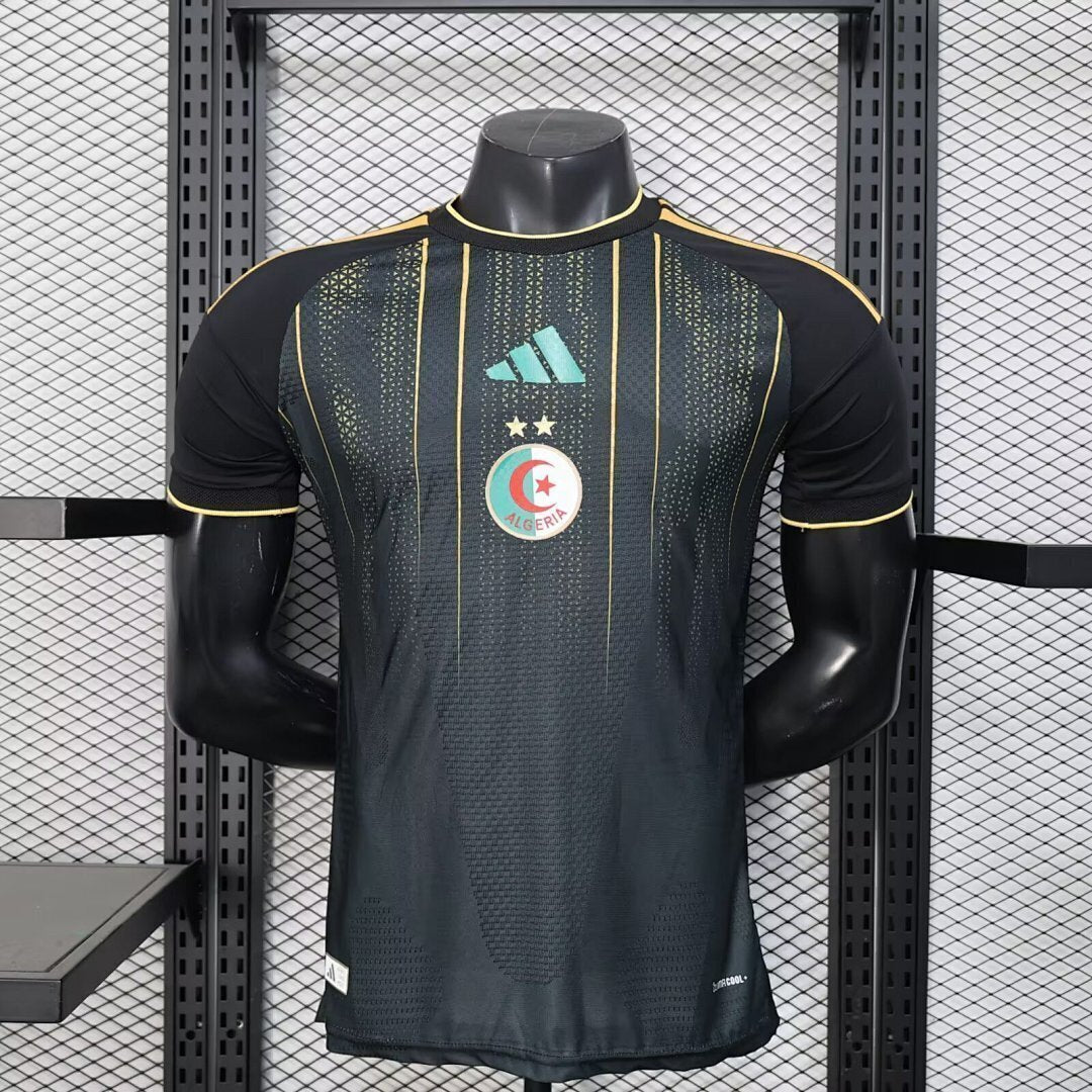 Maillot de football Algérie Concept 2025-26, rouge avec logo Le 12 -ème Maillot, vue frontale, tissu sportif et détails de design.