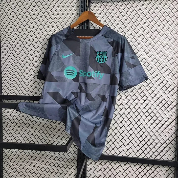 Maillot d'entraînement FC Barcelone 2023-2024 Le 12-ème, maillot de sport bleu avec logo du club et design moderne.