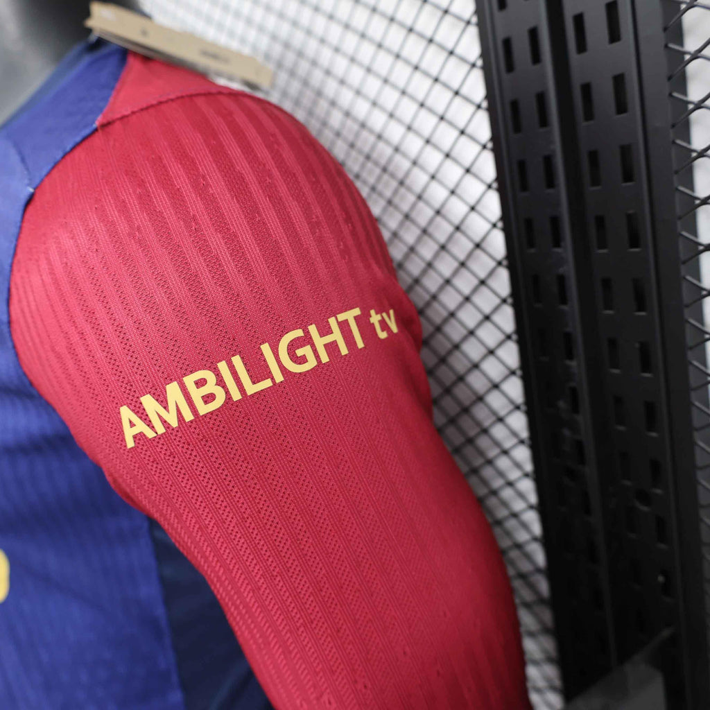 Maillot à manches longues Le 12 -ème Barcelone 2024-2025, équipement de football coloré avec logo et détails distinctifs.