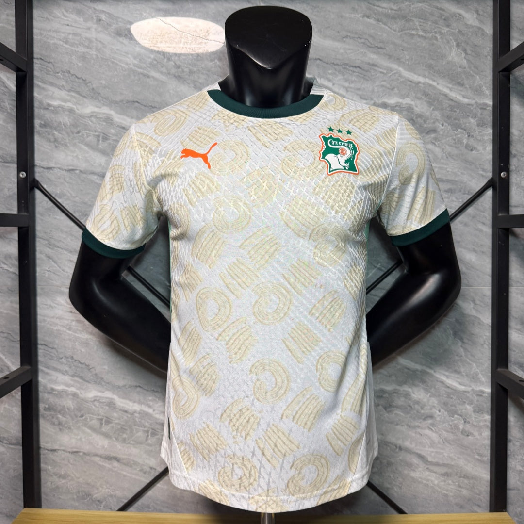 Maillot Côte d'Ivoire 25/26 blanc joueur D, maillot de football Le 12-ème Maillot, devant du maillot avec logo et numéro.