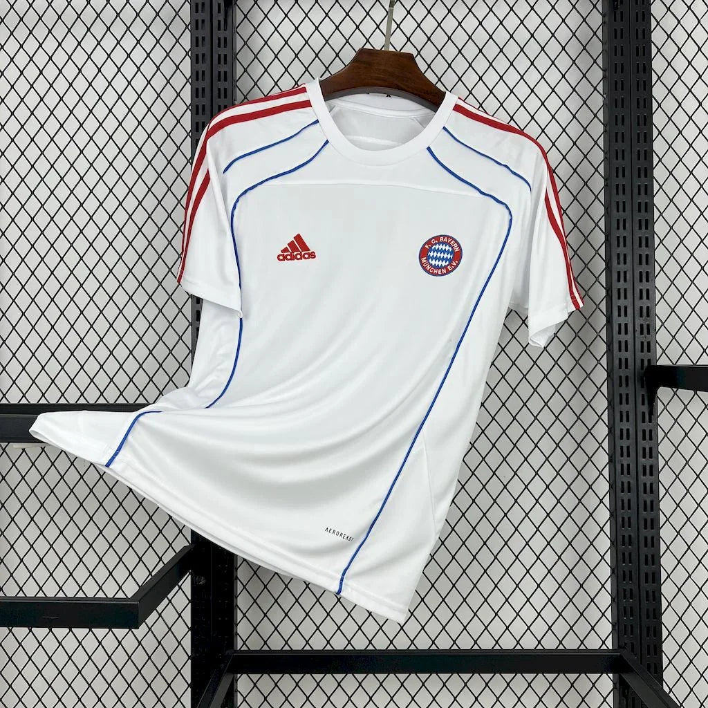 Maillot Bayern Munich concept 2025-26 par Le 12 -ème Maillot, vue de face avec design innovant et logo de l'équipe.