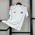 Maillot Bayern Munich concept 2025-26 par Le 12 -ème Maillot, vue de face avec design innovant et logo de l'équipe.