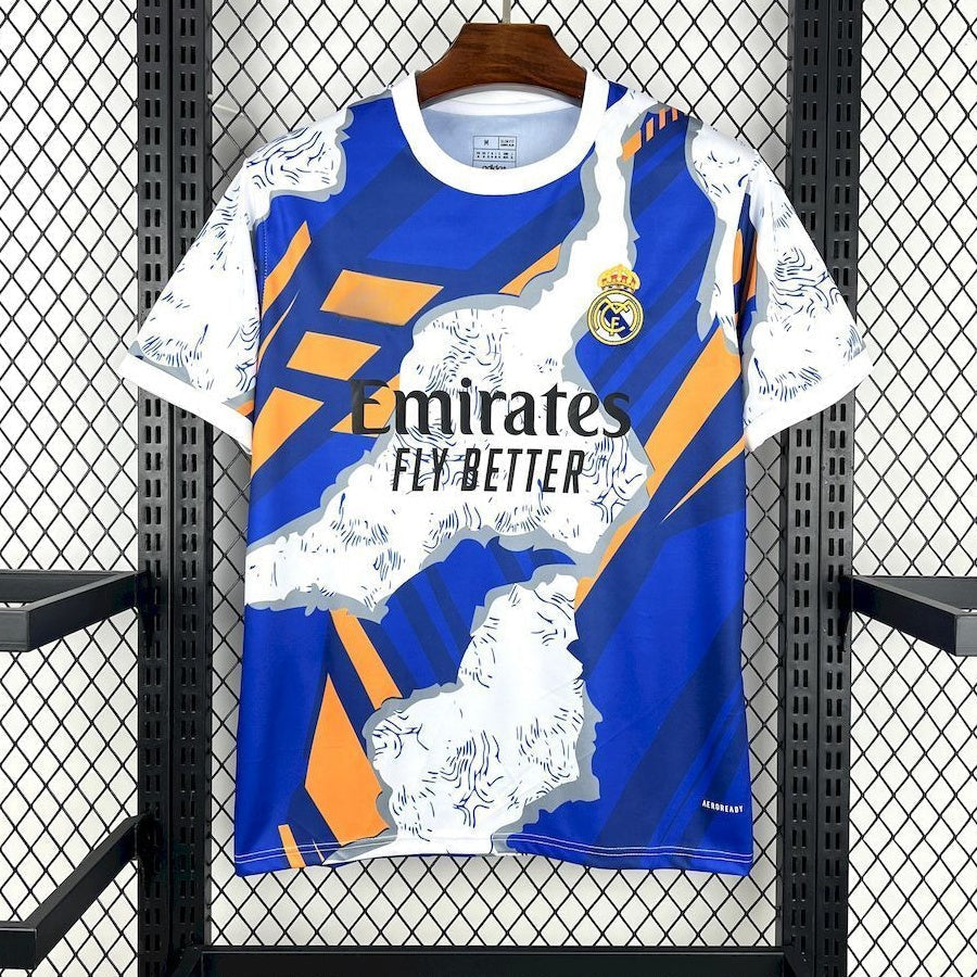 Maillot de football Real Madrid 25/26 Le 12 -ème Maillot, style entraînement, en tissu blanc avec logo du club.