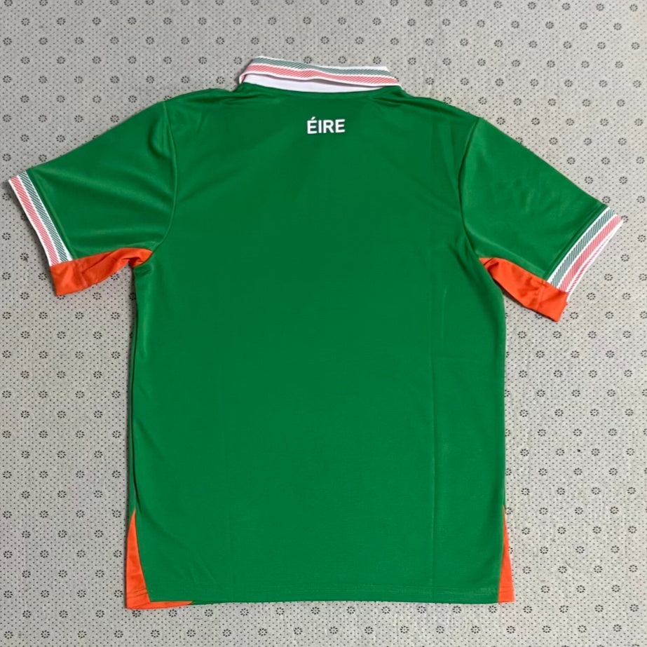 Maillot domicile de football Ireland 25/26, marque Le 12 -ème Maillot, en vert avec logo national et détails blancs.