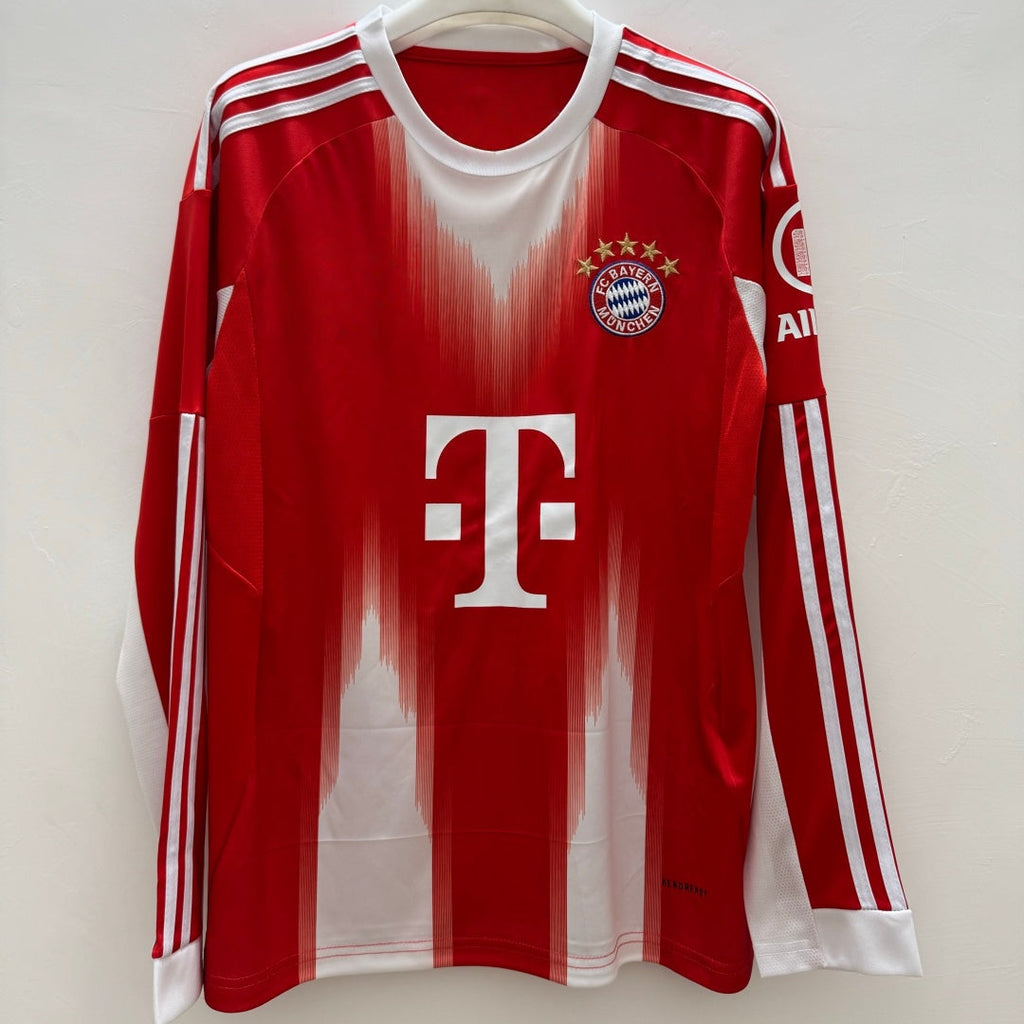 Maillot domicile Bayern Munich 25/26 manches longues, marque Le 12 -ème Maillot, avec logo et design officiel.
