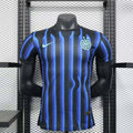 Maillot Inter Milan 2025-26 Le 12 -ème Maillot, maillot de football bleu et noir avec logo de l'équipe.
