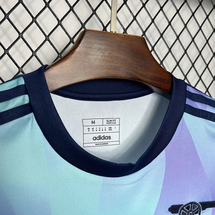 Maillot Arsenal Third 2024/25 Le 12 -ème Maillot, devant avec logo et détails en bleu et blanc, tissu sportif et design moderne