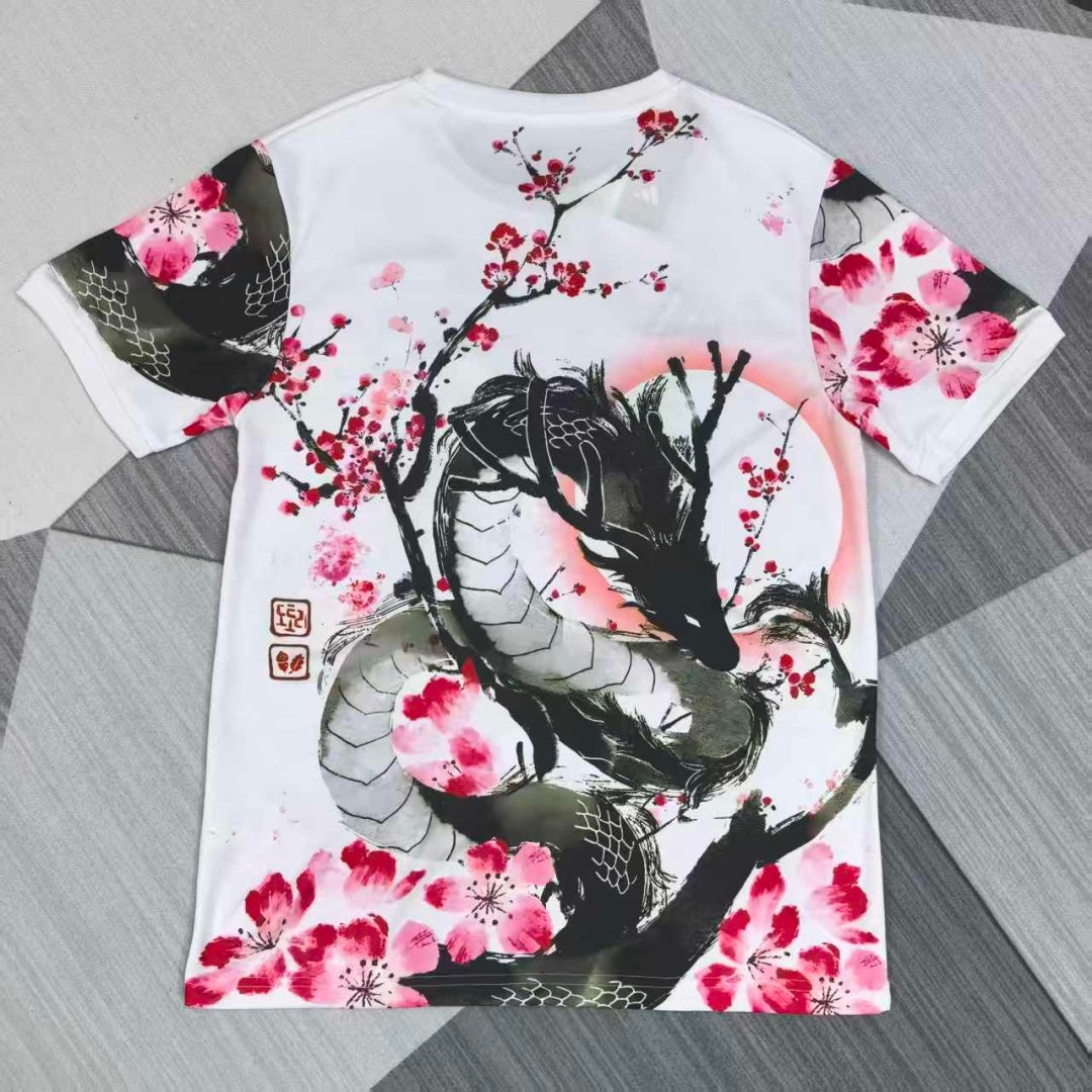 Maillot japonais 25/26 anime Dragon Rose de la marque Le 12 -ème Maillot, design spécial avec motifs de dragon rose.