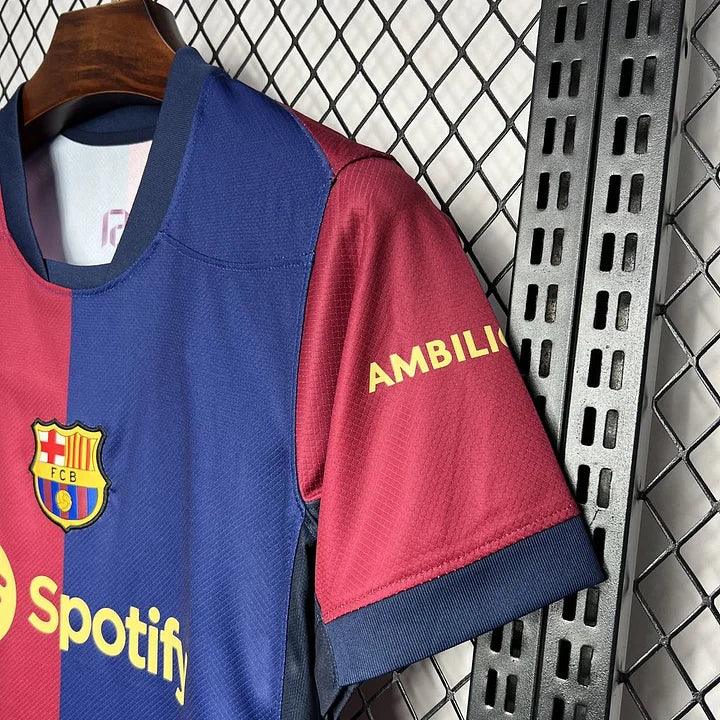 Maillot FC Barcelone 2024/25 Le 12, maillot de football avec logo et design officiel, vue frontale du vêtement.