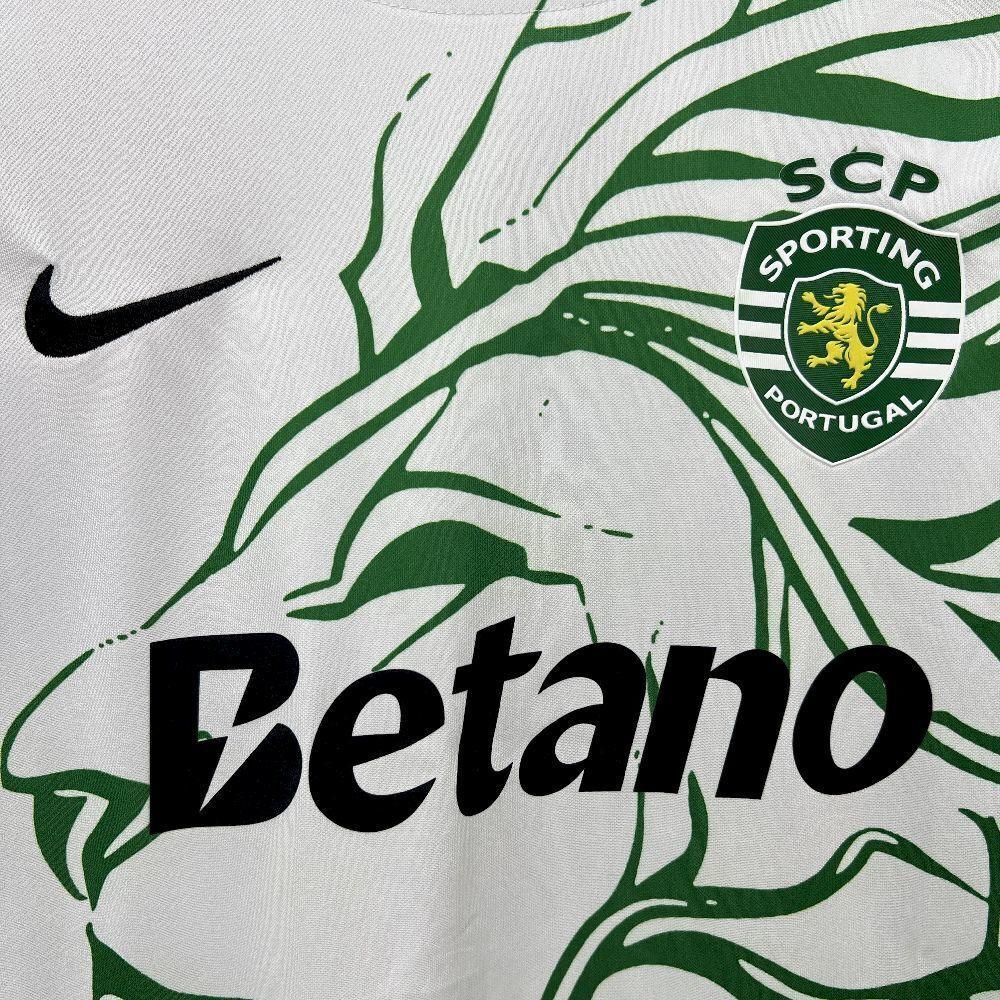 Maillot sportif Le 12 -ème Maillot 2025-26 avec logo et design moderne, vue de face sur fond blanc.
