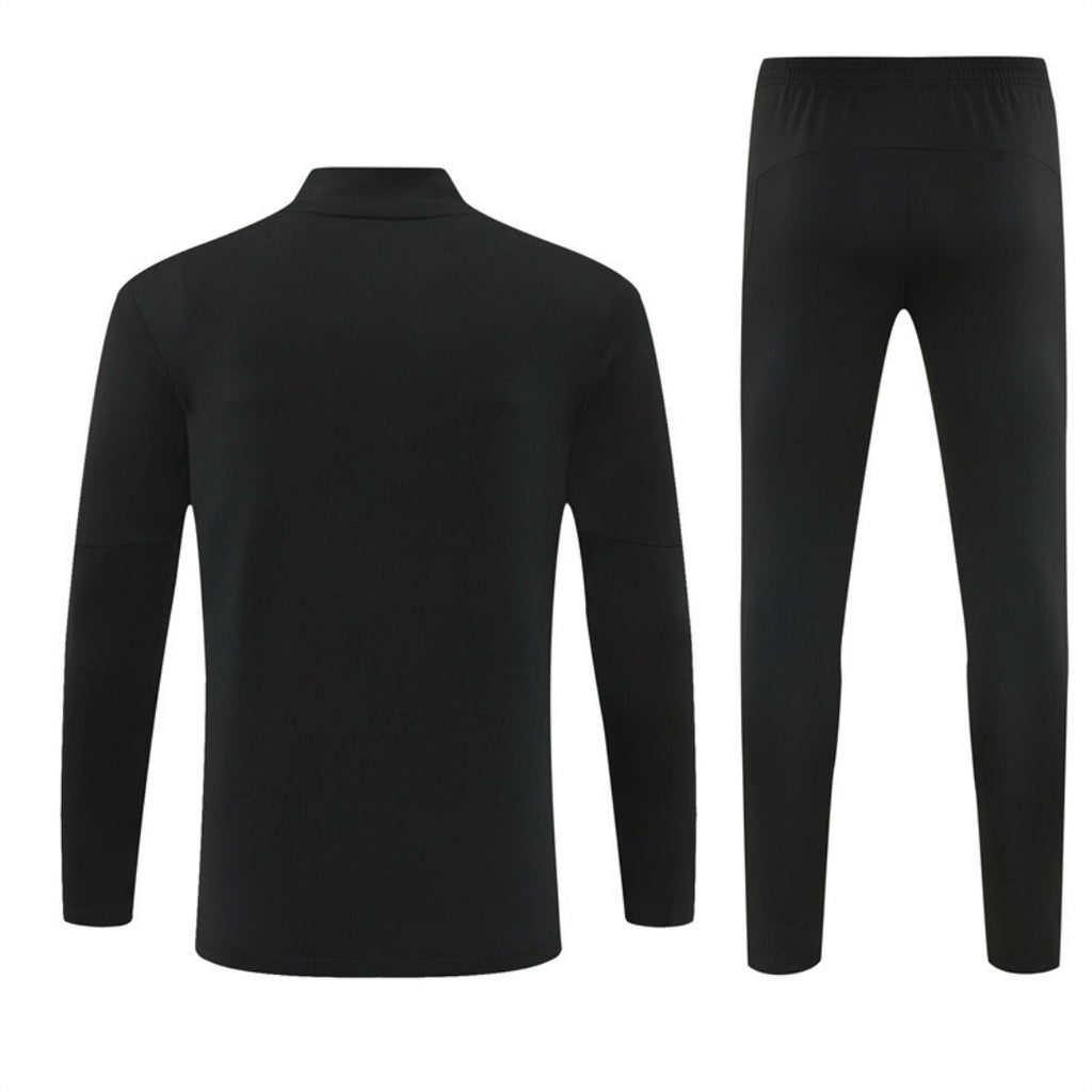 Ensemble Manchester City noir pour enfants 25/26, maillot de football de la marque Le 12-ème Maillot, vue de face.