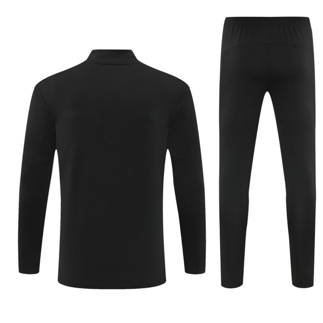 Ensemble Manchester City noir pour enfants 25/26, maillot de football de la marque Le 12-ème Maillot, vue de face.
