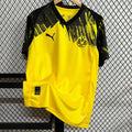 Maillot Dortmund 2025-26 de la marque Le 12 -ème Maillot, devant avec logo et design sportif en tissu technique.