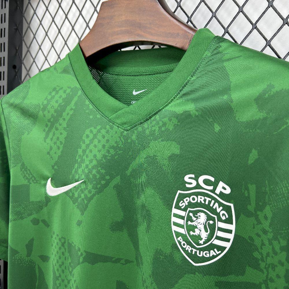 Maillot de sport d'entraînement Le 12 -ème Maillot 2025-26, tissu technique avec logos et design moderne.