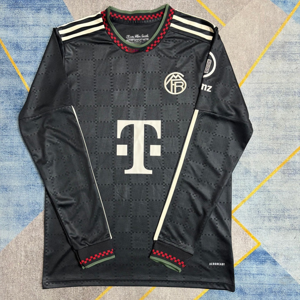 Maillot extérieur Bayern Munich 25/26 à manches longues, marque Le 12 -ème Maillot, vue frontale.