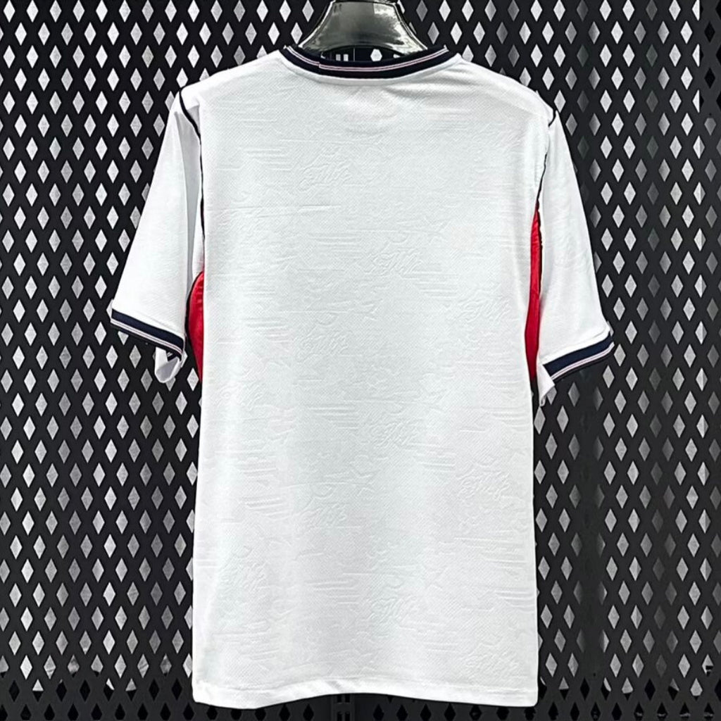 Maillot domicile Angleterre 25/26 Le 12 -ème Maillot, maillot de football à manches courtes avec logo et couleurs officielles.