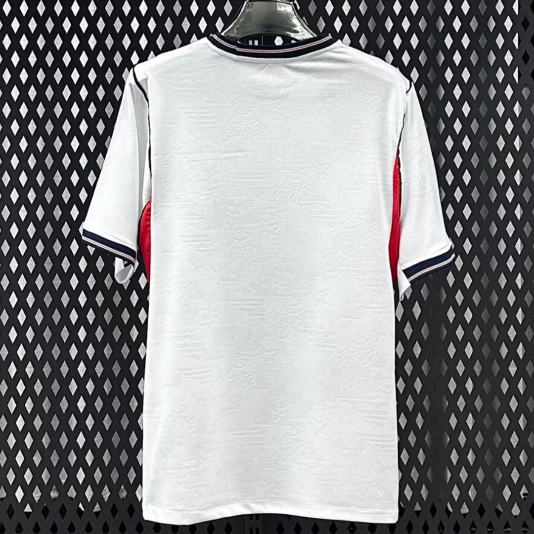 Maillot domicile Angleterre 25/26 Le 12 -ème Maillot, maillot de football à manches courtes avec logo et couleurs officielles.
