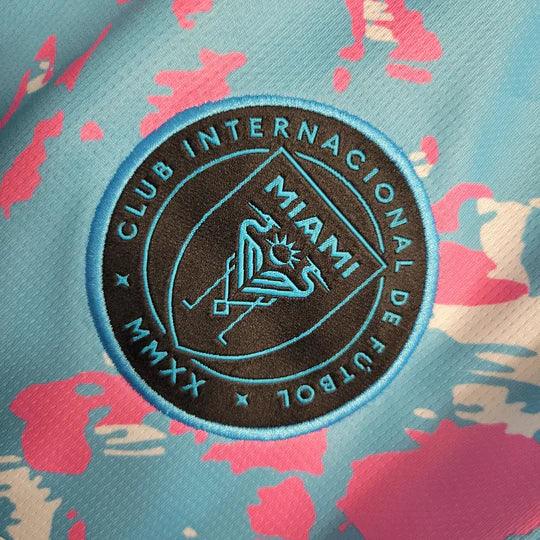 Maillot spécial de la saison 2023-2024 de l'Inter Miami, marque Le 12, avec détails du design et logo visible.