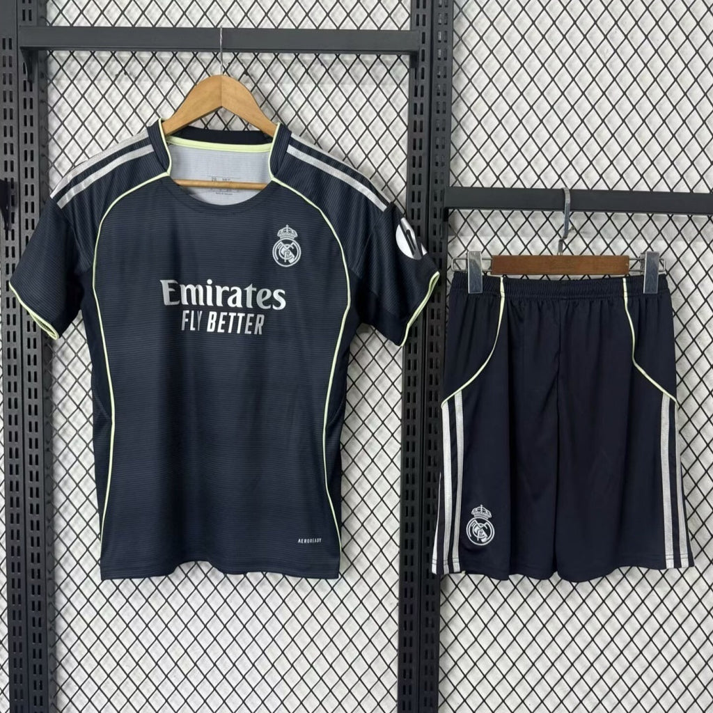 Maillot extérieur Le 12 -ème Maillot pour adulte, ensemble Real Madrid 25/26, jersey de football avec logo et design officiel.