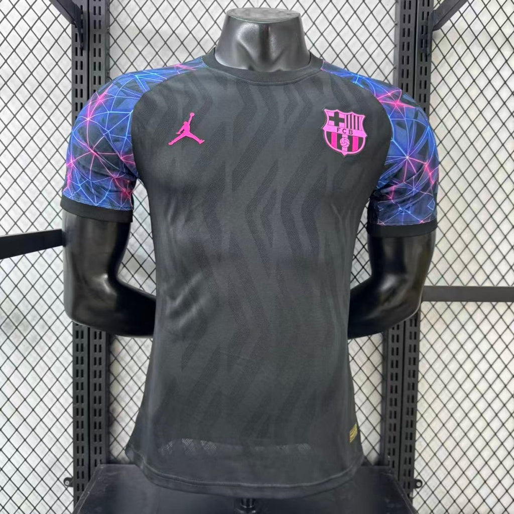 Maillot de football Barcelone 25/26 Le 12ème Maillot, Maillot de joueur spécial K, en tissu rouge et bleu avec logo du club.