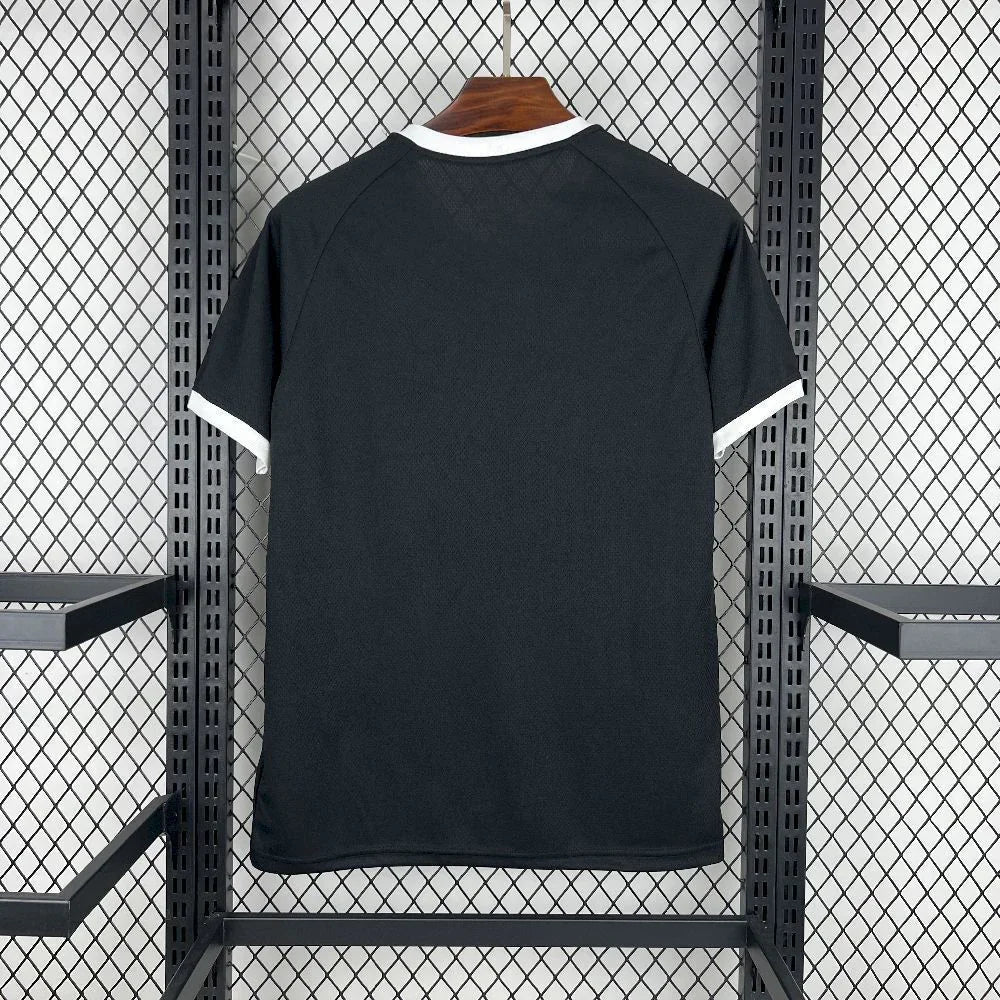 Maillot de football Ajax concept 2025-26, modèle Le 12 -ème Maillot, vue front avec design moderne et couleurs vives.