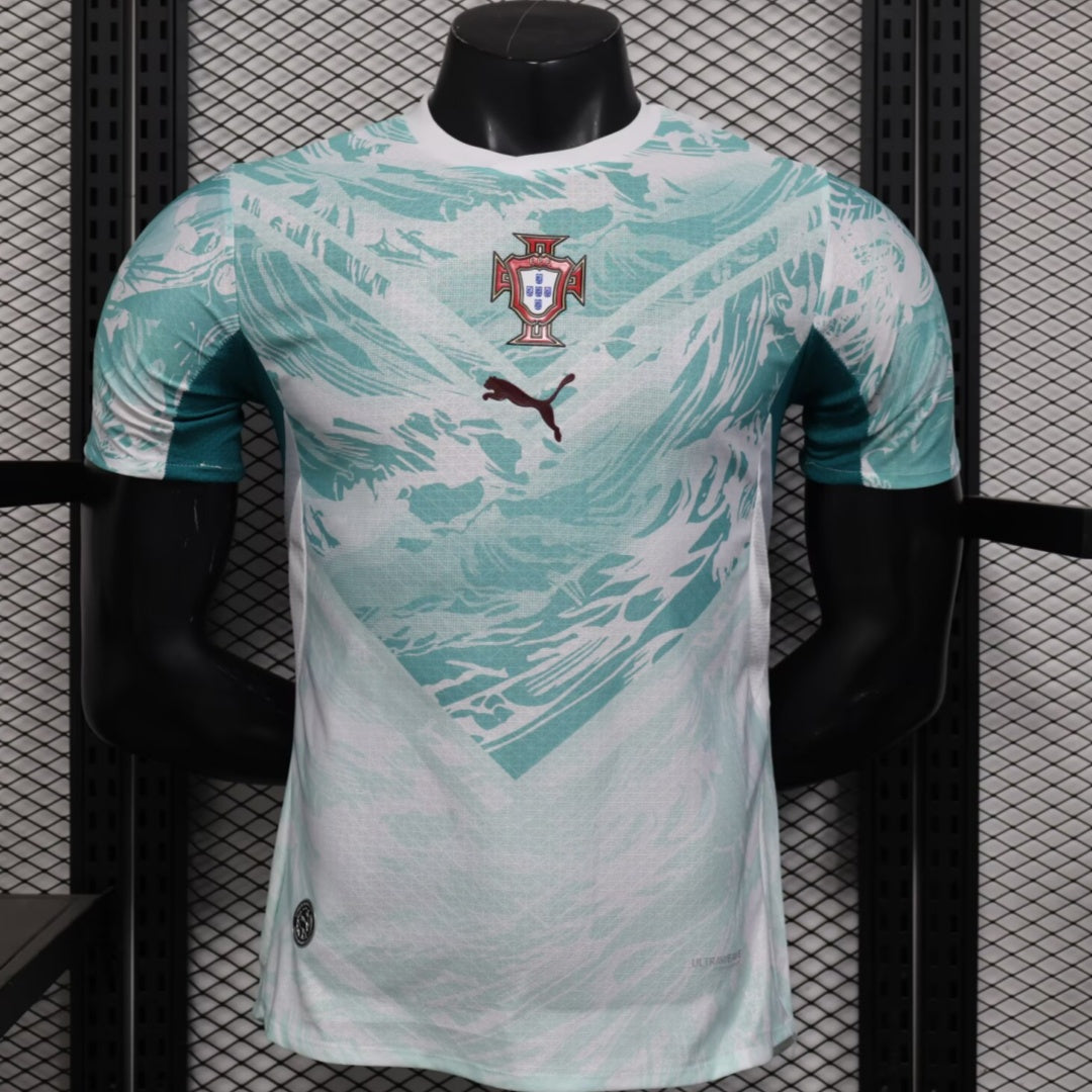 Maillot extérieur Portugal 2025/26 pour joueur, marque Le 12, détail du maillot avec logo et design sportif visible.