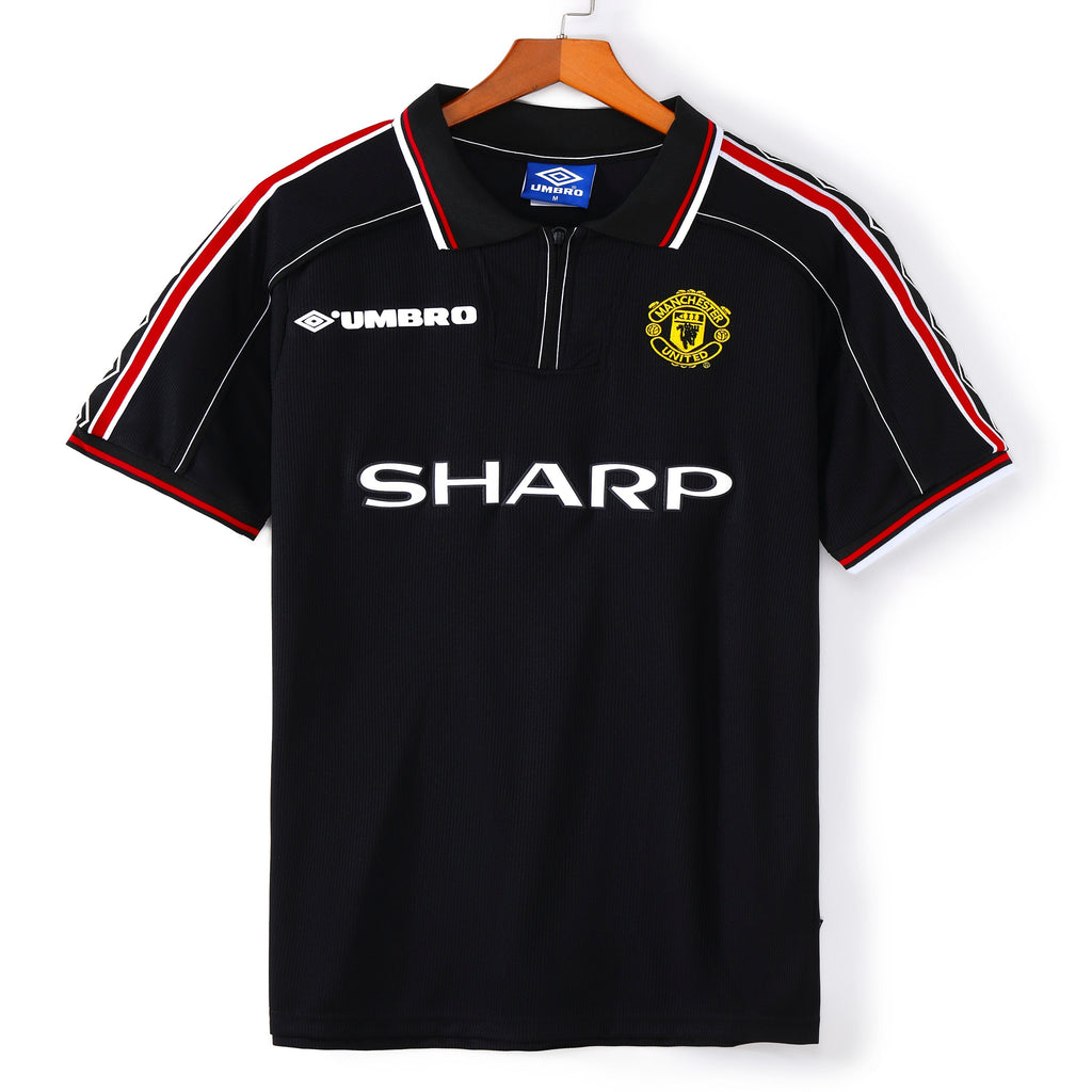 Maillot extérieur rétro Manchester United 1998-1999, marque Le 12-ème Maillot, avec logo et détails authentiques.