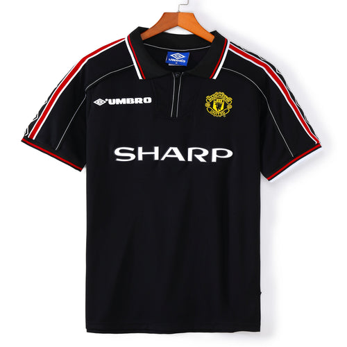 Maillot extérieur rétro Manchester United 1998-1999, marque Le 12-ème Maillot, avec logo et détails authentiques.