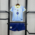 Ensemble pour enfant Barcelone bleu de la marque Le 12 -ème Maillot, style décontracté avec t-shirt et short assortis.