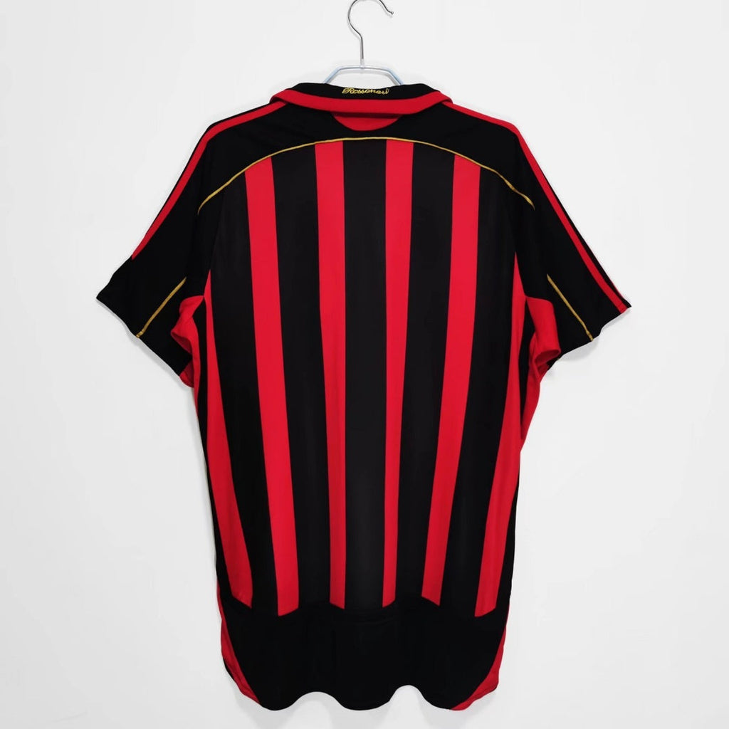 Maillot domicile rétro de l'AC Milan 2006-2007, Le 12 -ème Maillot, maillot de football rouge avec logo et détails traditionnels