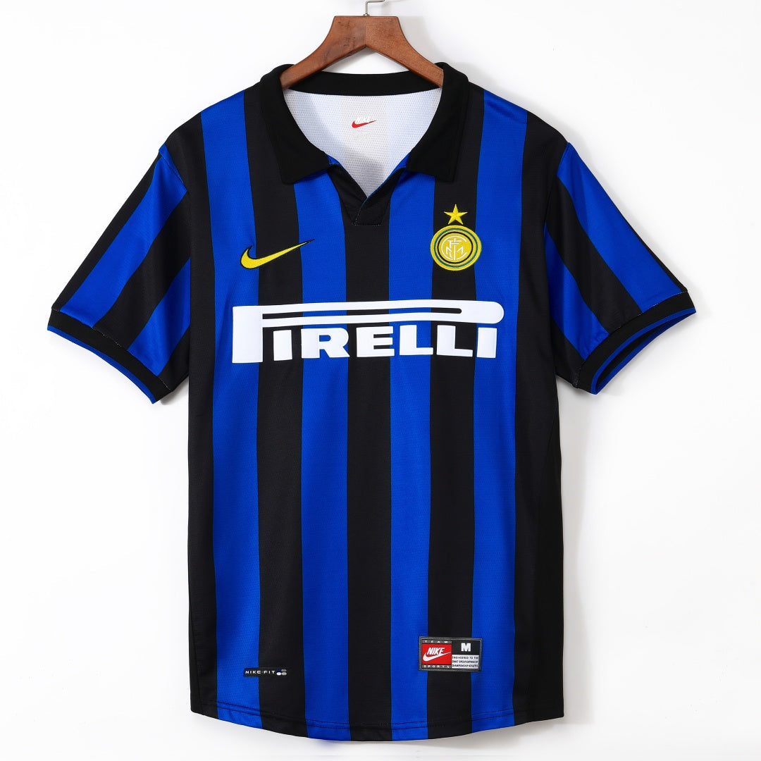 Maillot domicile rétro de l'Inter Milan 1998-1999, fabriqué par Le 12, avec les couleurs classiques et le logo du club.