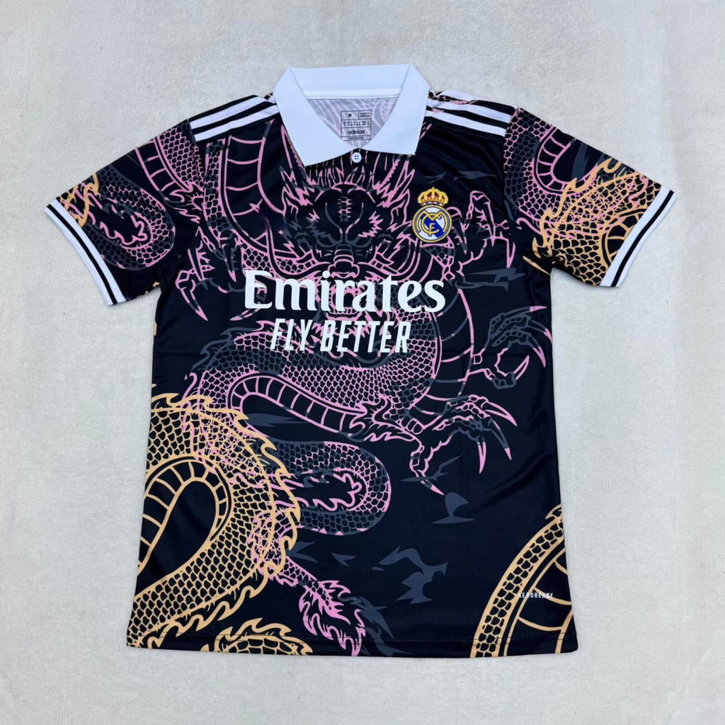 Maillot de football Real Madrid 25/26, modèle spécial black Dragon Z, de la marque Le 12 -ème Maillot.