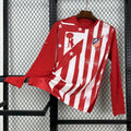 Maillot de entraînement à manches longues de l'Atlético Madrid 2025-26, marque Le 12 -ème Maillot, vue de face.