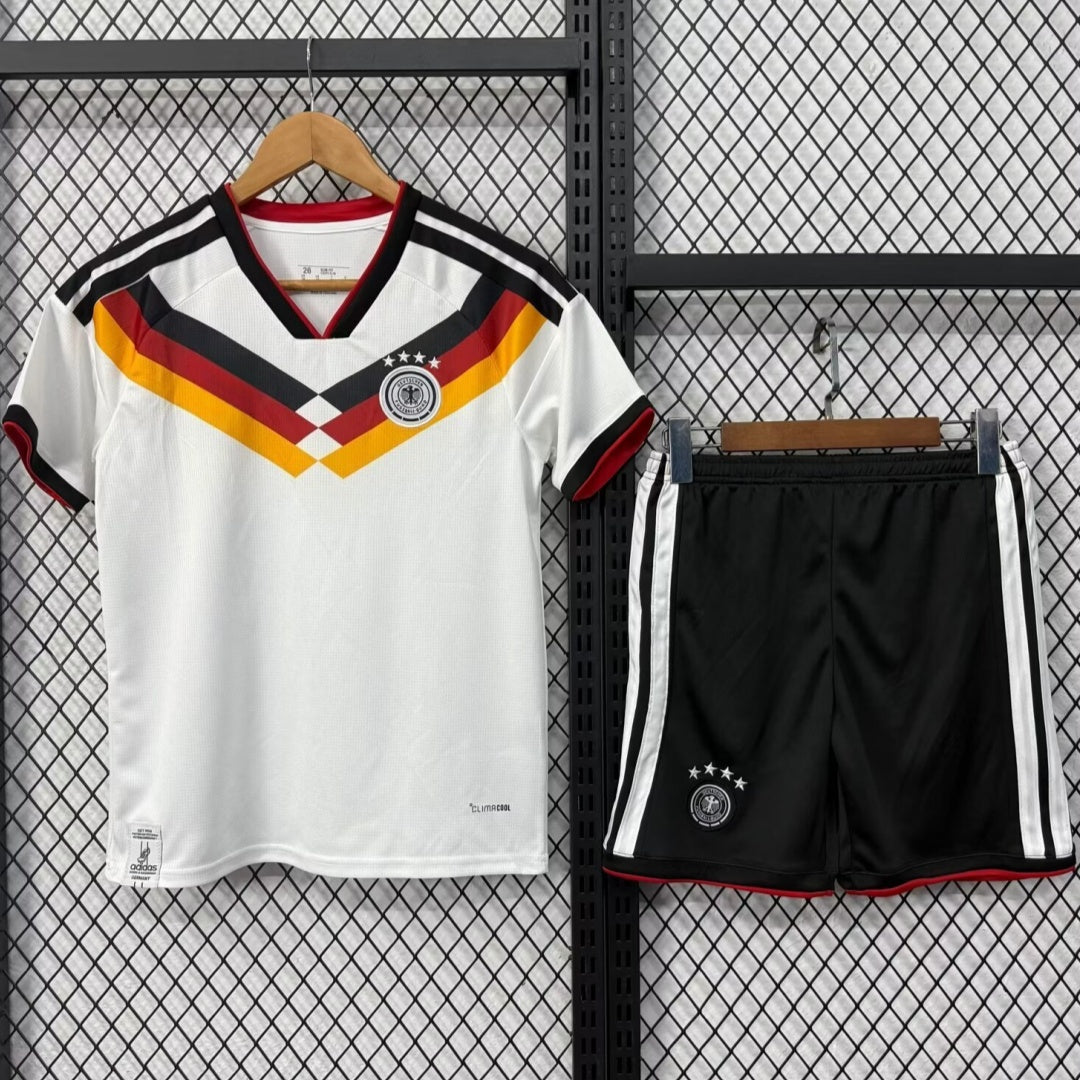 Ensemble de football domicile Allemagne 25/26 Le 12 -ème Maillot pour adulte, maillot rouge avec logo et détails officiels.
