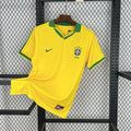 Maillot Brésil de football 1997 rétro, jersey de sport de la marque Le 12 -ème Maillot, vu de face avec détails colorés.