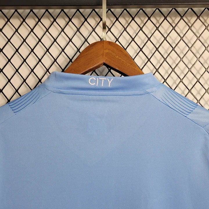 Maillot domicile Manchester City 2023-2024 Le 12 -ème Maillot, maillot de football avec logo et couleurs officielles.