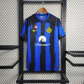 Maillot domicile de l'Inter Milan 2023-2024, marque Le 12-ème Maillot, en tissu avec logo et design officiel.