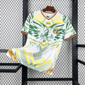 Maillot de football blanc Mali 25/26, marque Le 12 -ème Maillot, avec logo et design spécial, porté sur un mannequin.