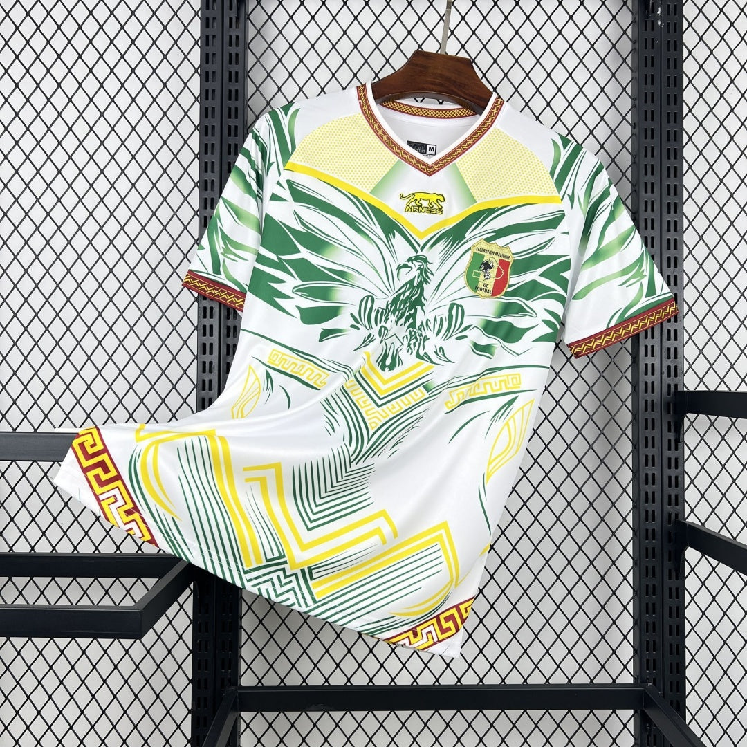 Maillot de football blanc Mali 25/26, marque Le 12 -ème Maillot, avec logo et design spécial, porté sur un mannequin.