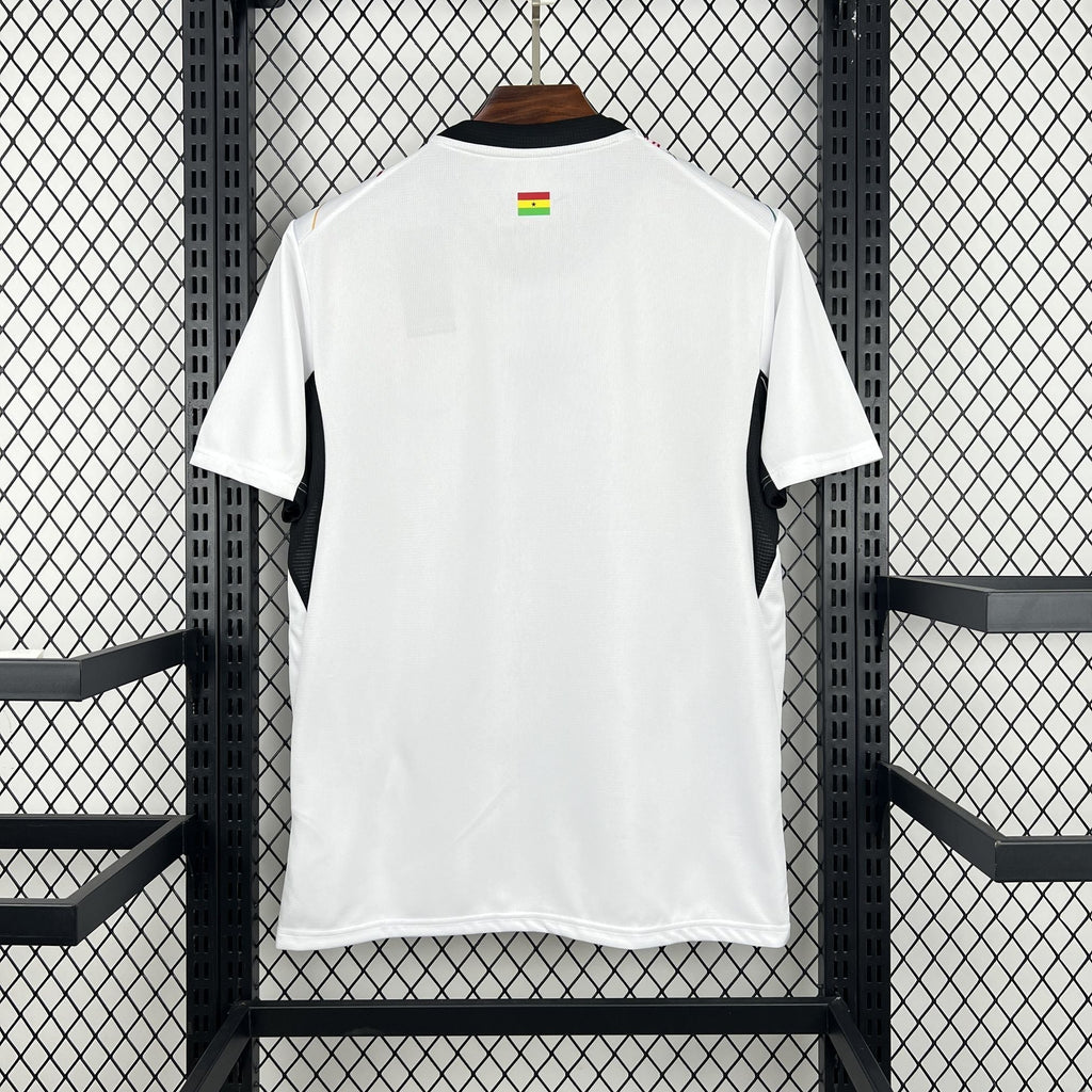 Maillot domicile Ghana 25/26 Le 12 -ème Maillot, maillot de football jaune et vert avec logo officiel, vue frontale.