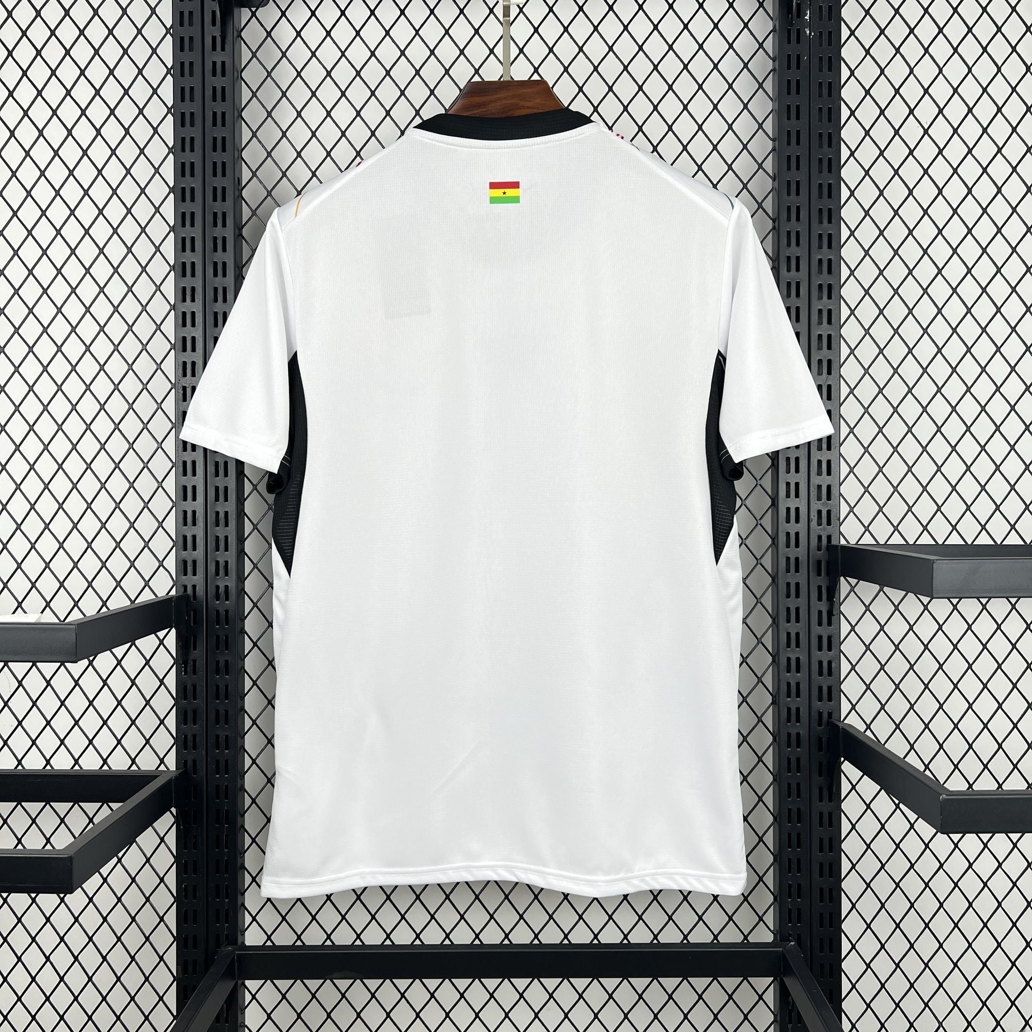 Maillot domicile Ghana 25/26 Le 12 -ème Maillot, maillot de football jaune et vert avec logo officiel, vue frontale.